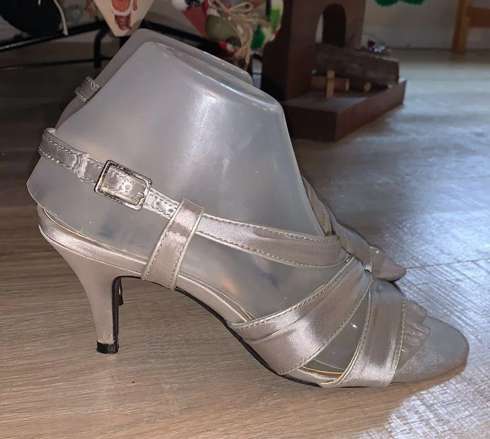 Mootsies Tootsies MojayQuank metallic silver satin strappy wedding formal heels - Image 4