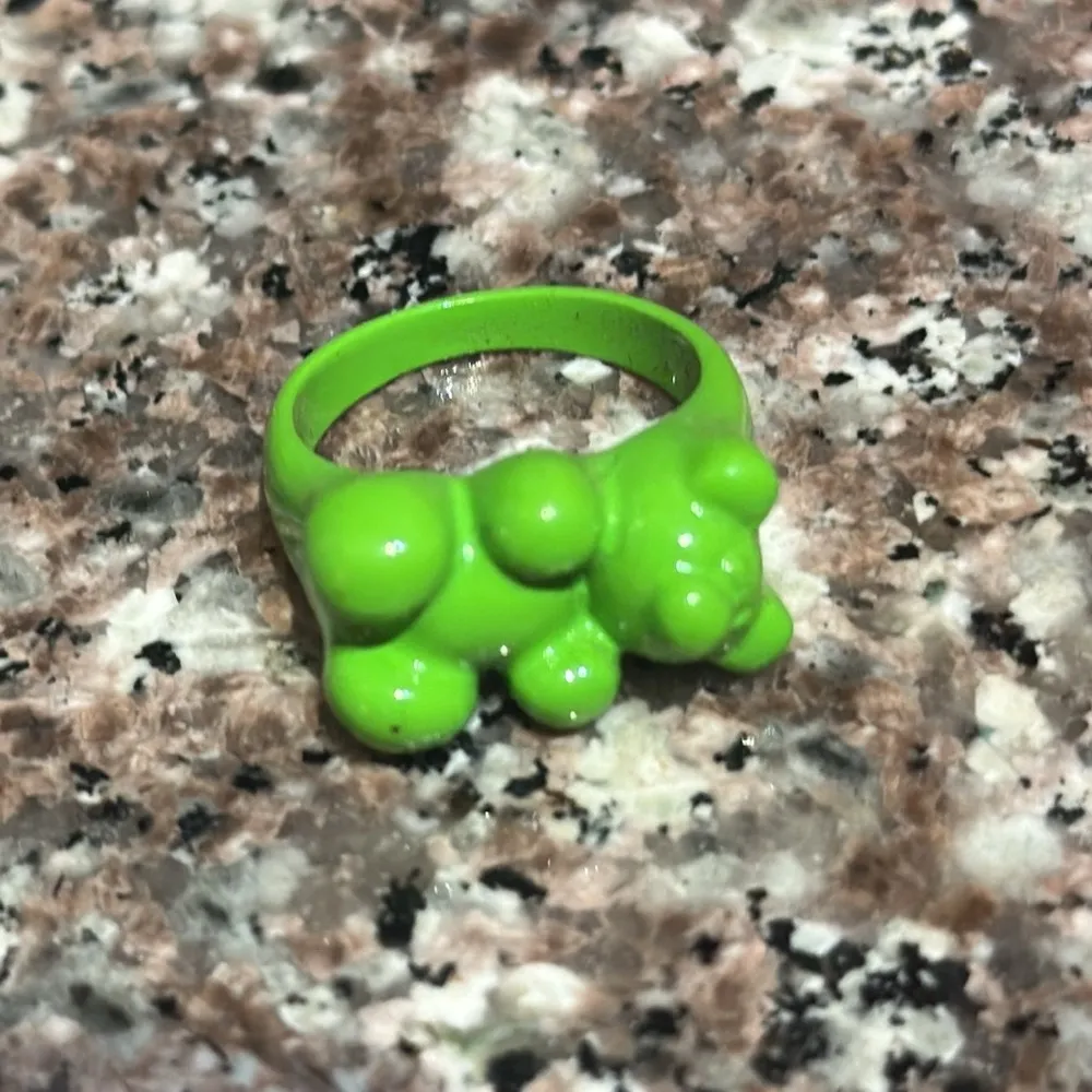 Green Metal Gummy Bear Ring Size 8 - Image 9