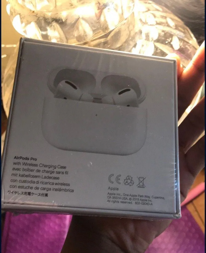 Apple AirPods - Image 2