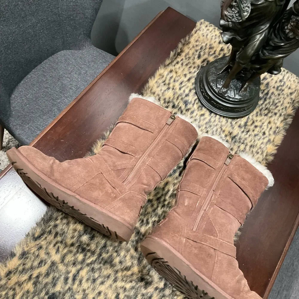 UGG THREE BUCKLE LEATHER ZIP BOOTS - Image 11