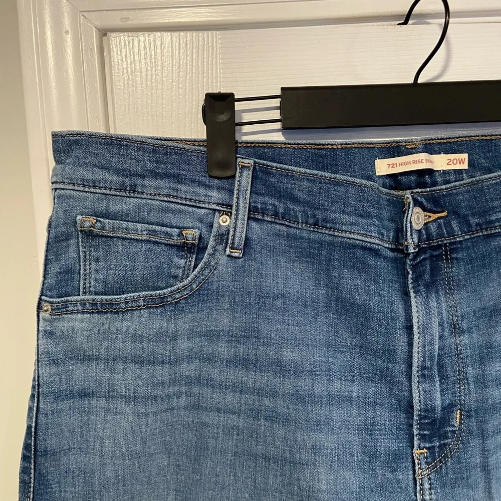 NWT Levi’s Size 20W High Rise Skinny 721 Medium Wash Stretch Classic 5 Pocket - Image 5