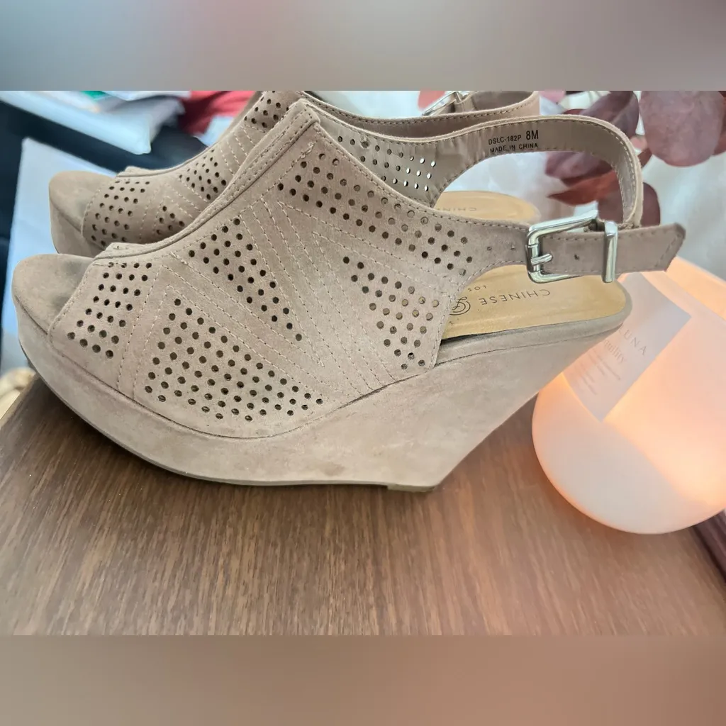 Chinese Laundry Women's soft brown  Wedge Sandals size 8 - Image 2