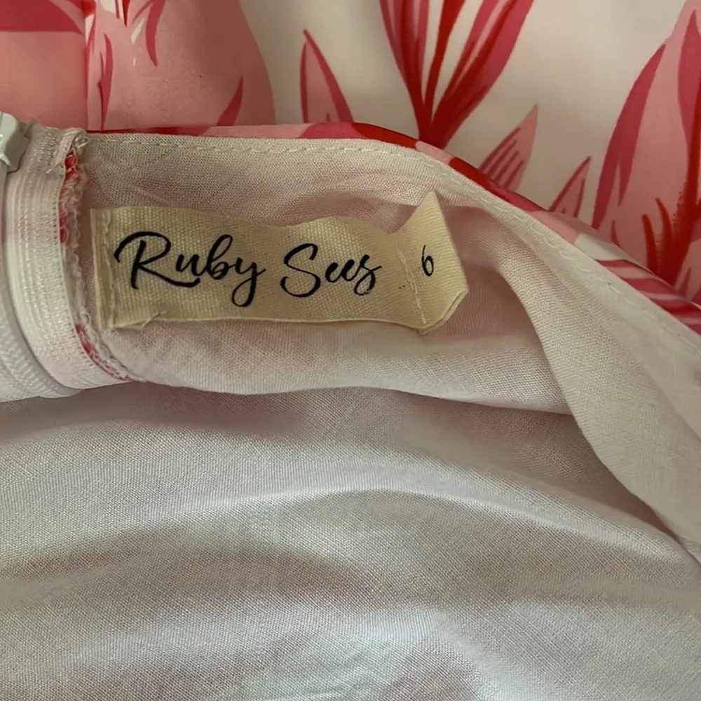 NWOT Floral Cut Out MIDI Dress - Image 4