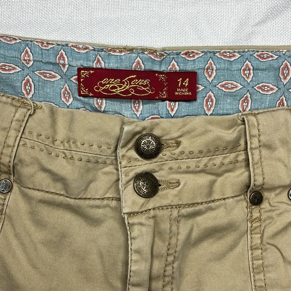ONE 5 ONE WOMEN’S KHAKI SHORTS - Image 2