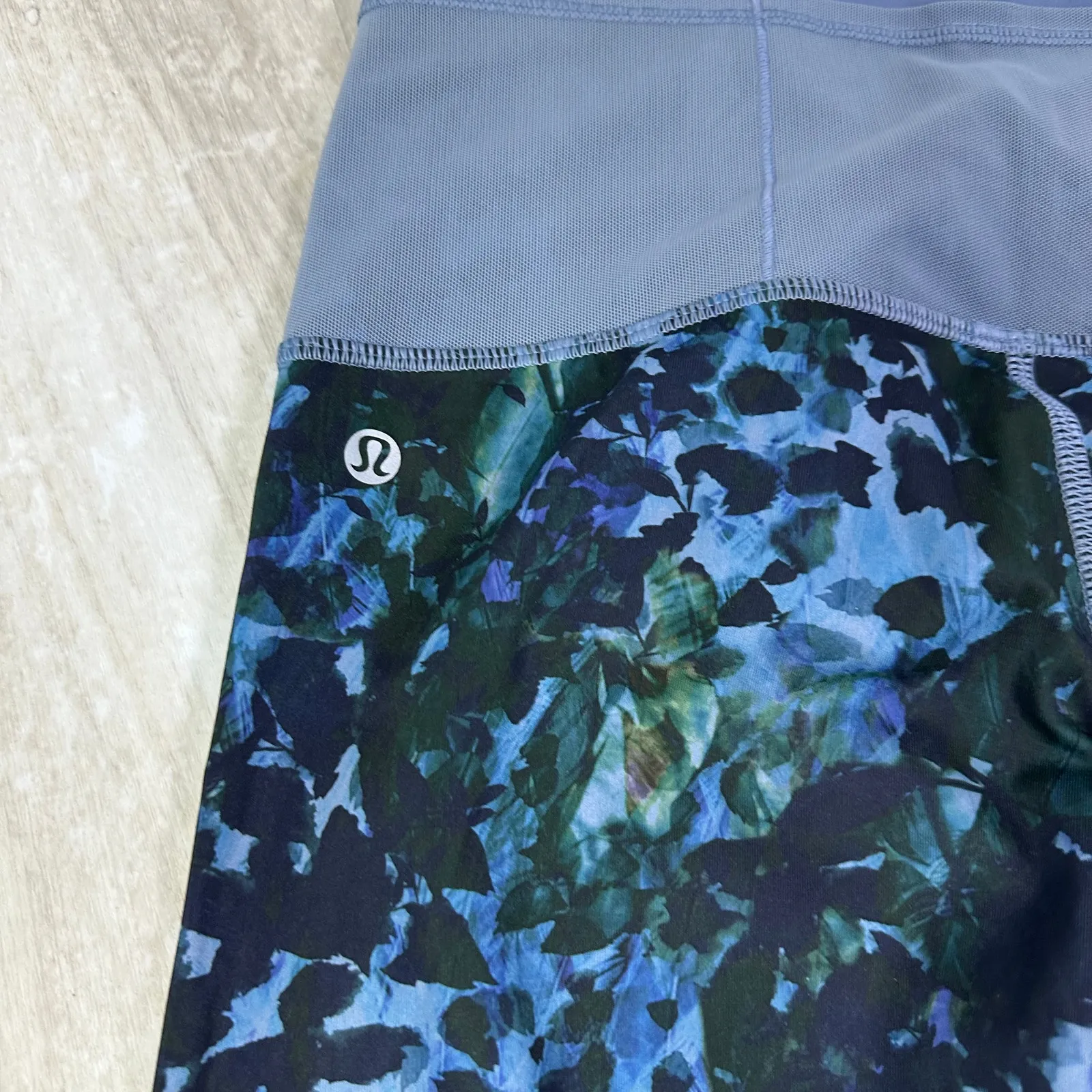 Lululemon Running In The City 7/8 Tight Floral Backdrop Blue Denim Mesh Size 6 - Image 9