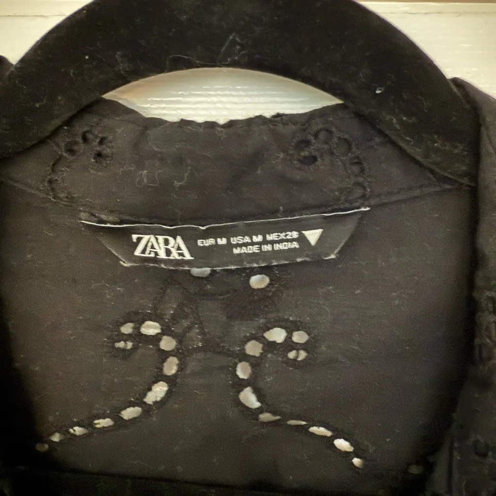 Zara Eyelet Open Back Button Up Shirt Size M Worn Once - Image 3