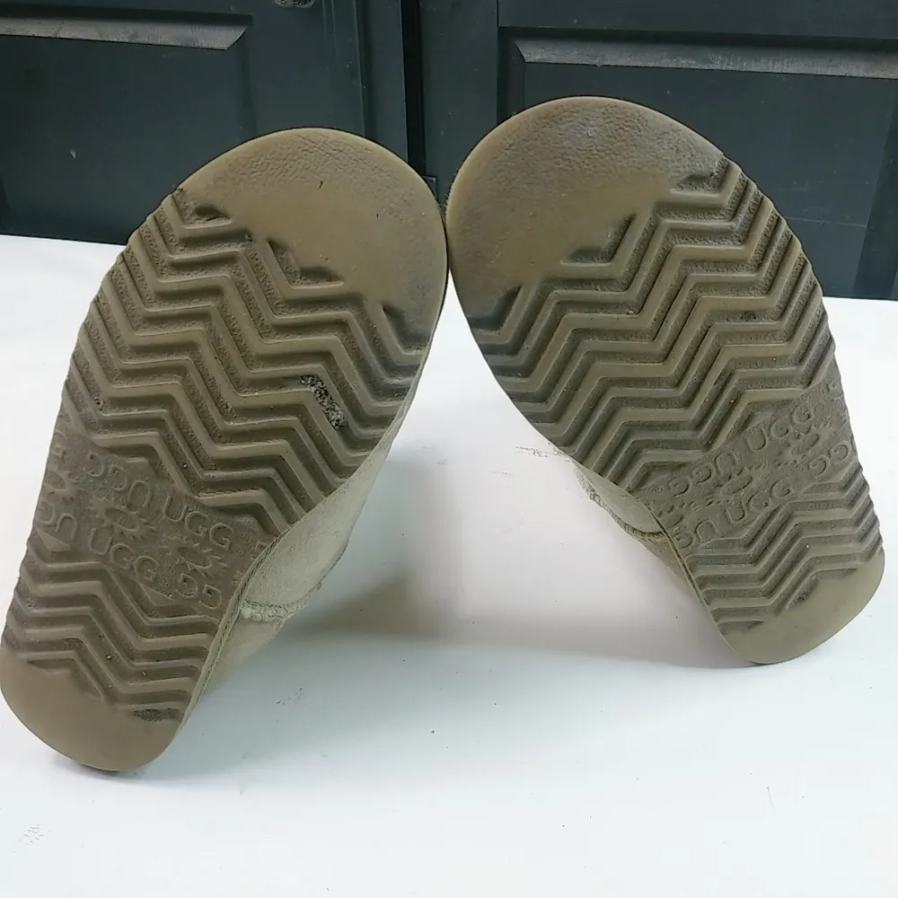 UGG Australia 7 Beige Creme Sherpa Boots - Image 4