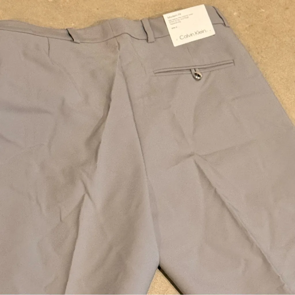 Calvin Klein Women's Light Gray Trousers - Image 15