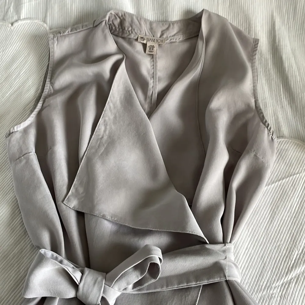 Beautiful light gray sleeveless long wrap shirt Size M - Image 4