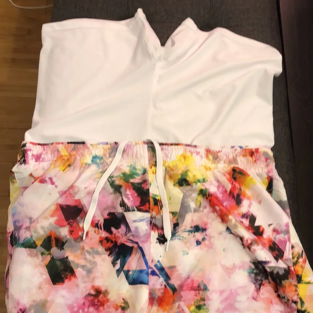 Brand New Reebok Run Free Printed Shorts White Floral Women’s Size Medium - Image 7
