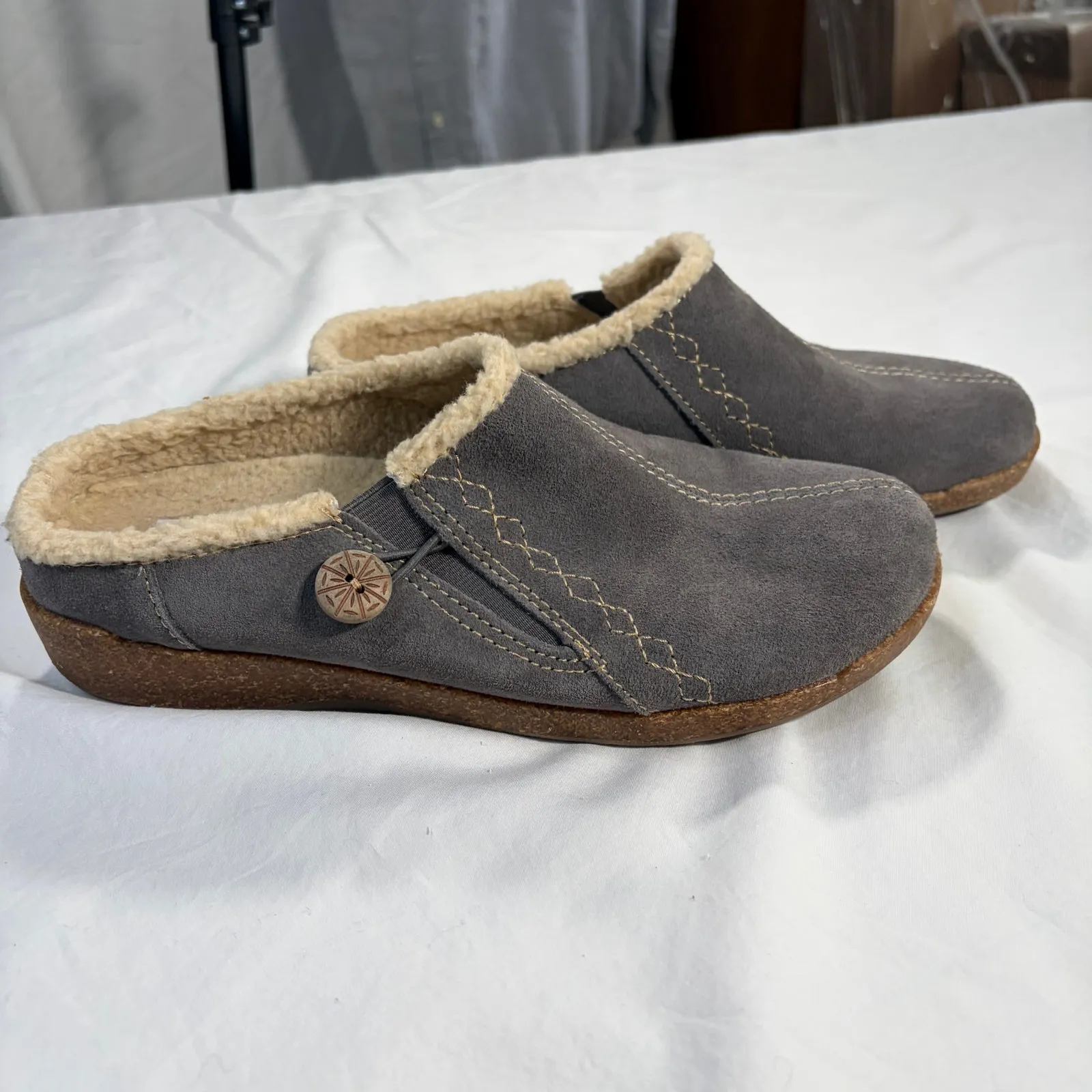 Earth Origins gray suede clogs. Size 9M. Button detail. Comfort. Support. - Image 2