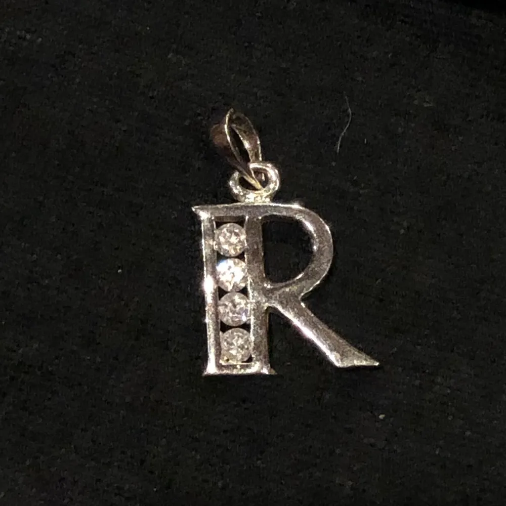 925 Silver ‘R’ Initial Pendant with Crystals - Image 3