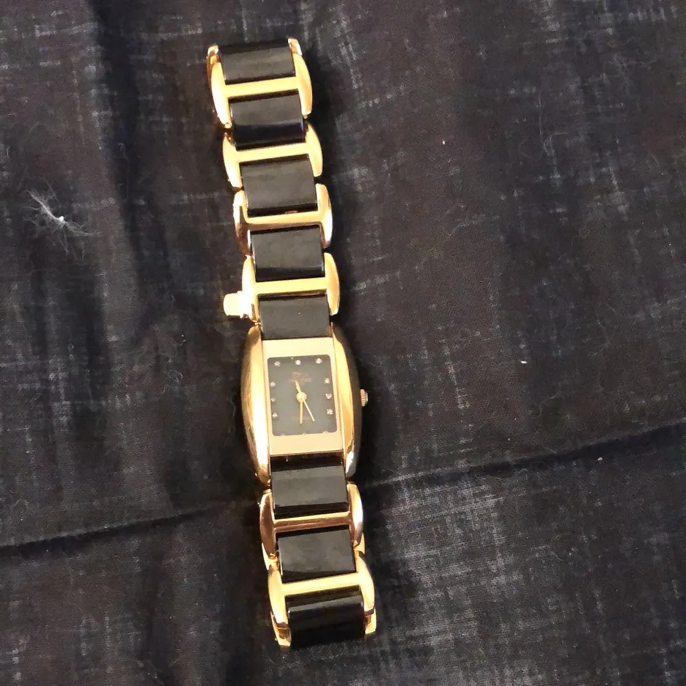 Daniel Steiger women’s black and rose gold ceramic watch - Image 2