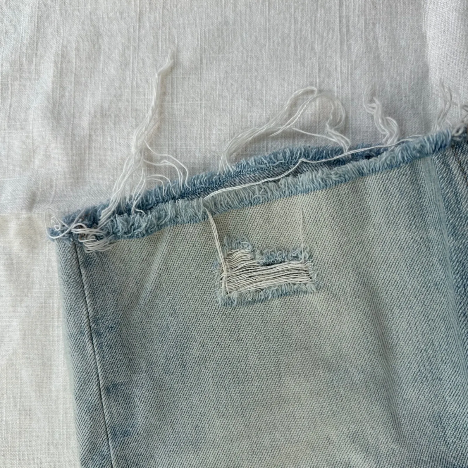 Everlane Cheeky Denim Shorts Long Distressed Raw Hem Light Wash‎ Size 23 - Image 7