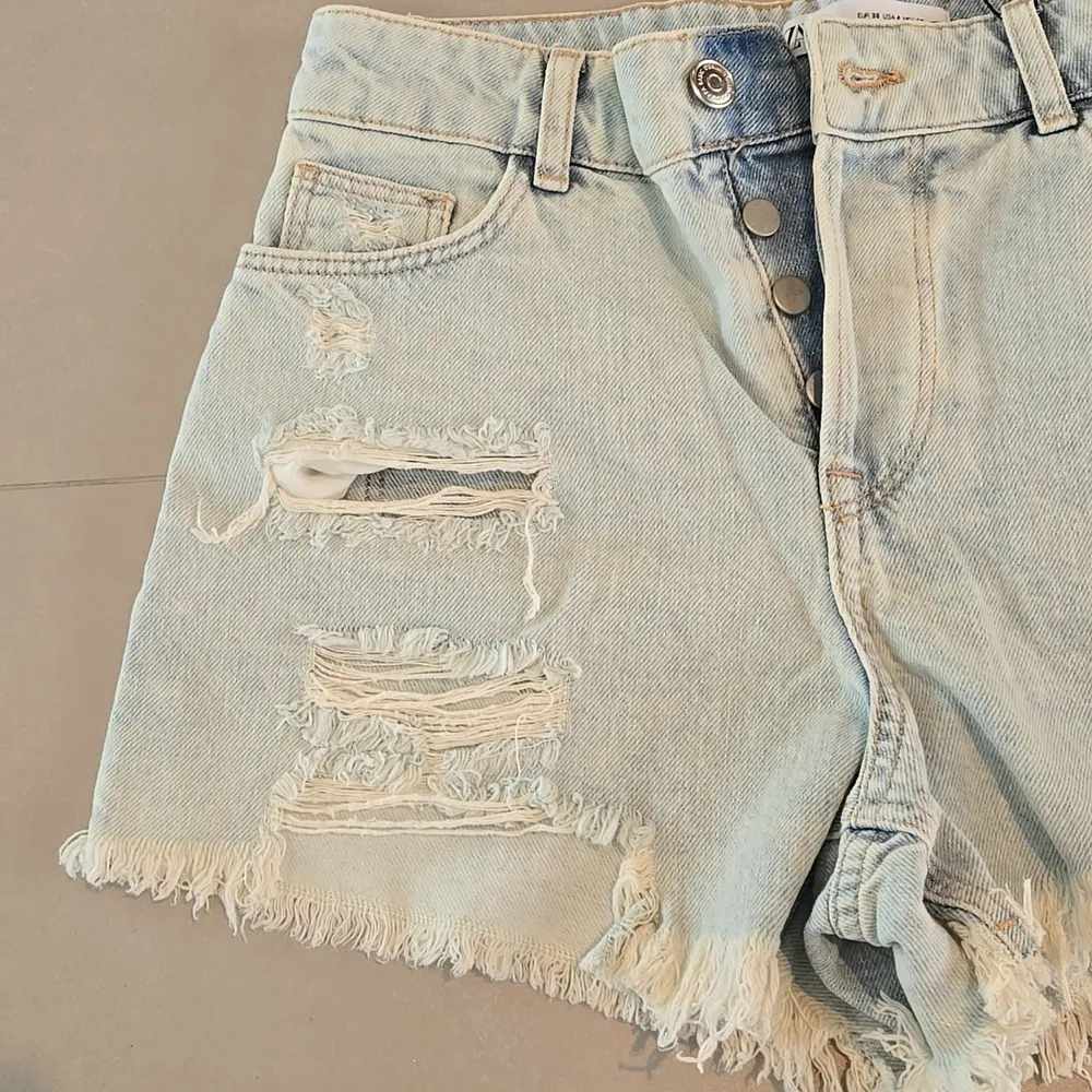 NWT! Zara High Rise Distressed Shirts - Image 3