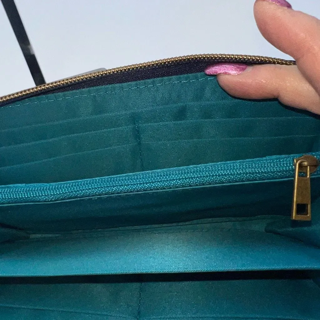 Travelon RFID Long Wallet‎ With Wristlet - Image 7