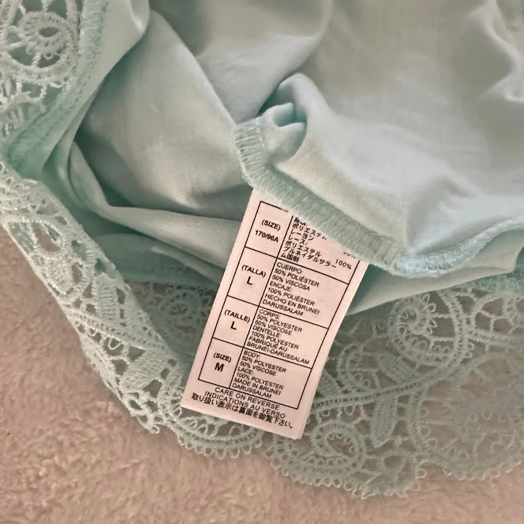 Disney Epcot Queen of the Kingdom United Kingdom shirt - Image 6