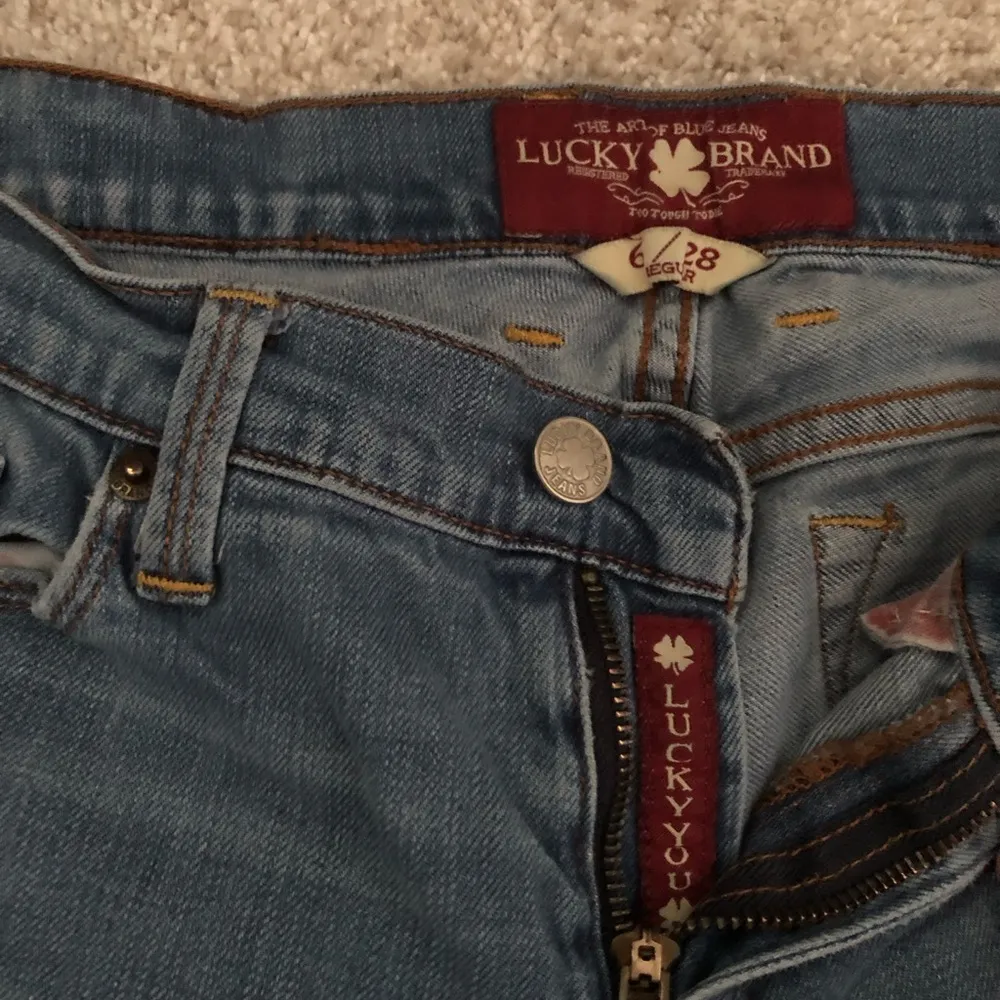 Lucky brand Sofia boot jeans, size 6/28 regular - Image 3