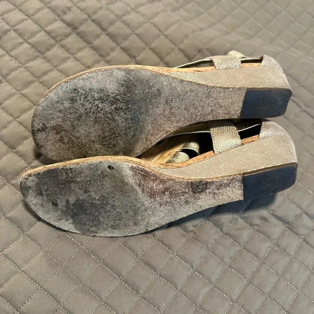 Donald J. Pliner‎ Dori Vintage Gold Size 9.5 - Image 3