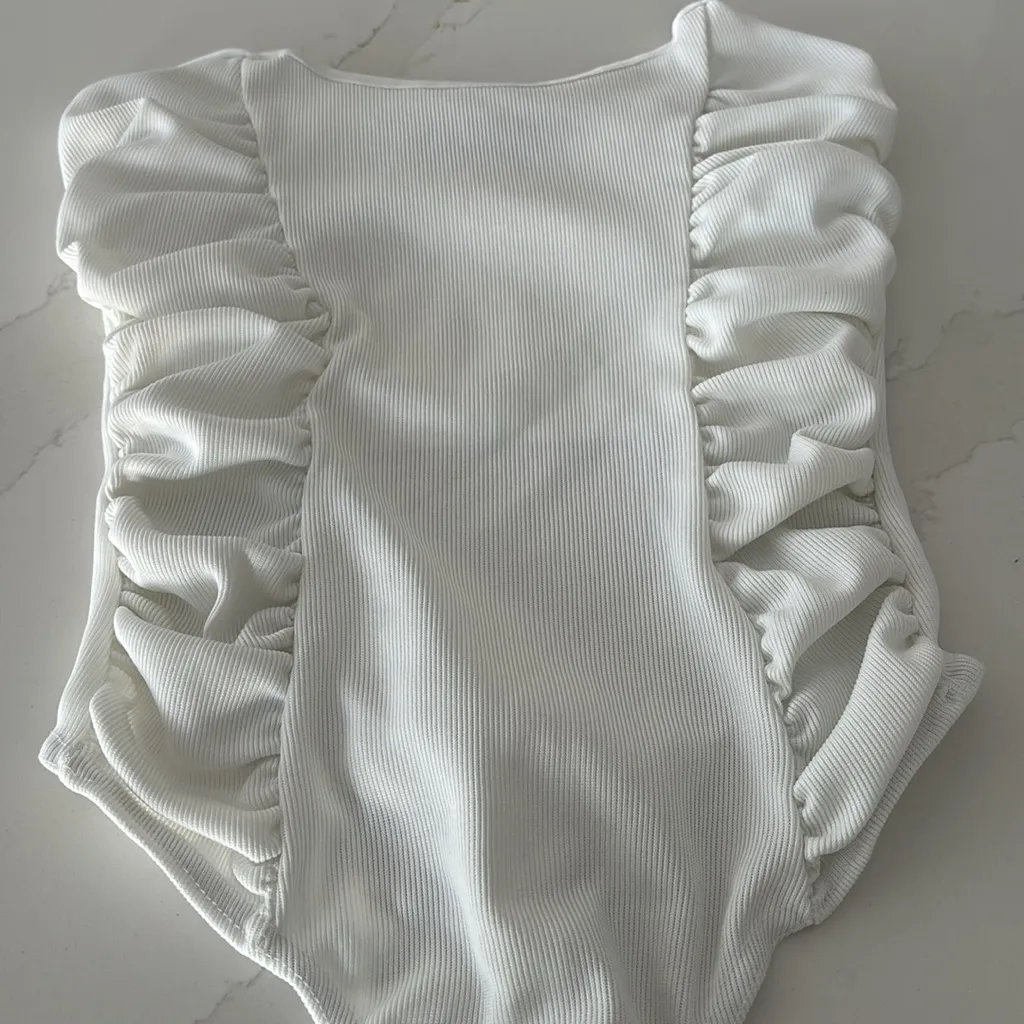 Pretty Little Thing White Strapless Rouched Bodysuit - Image 2