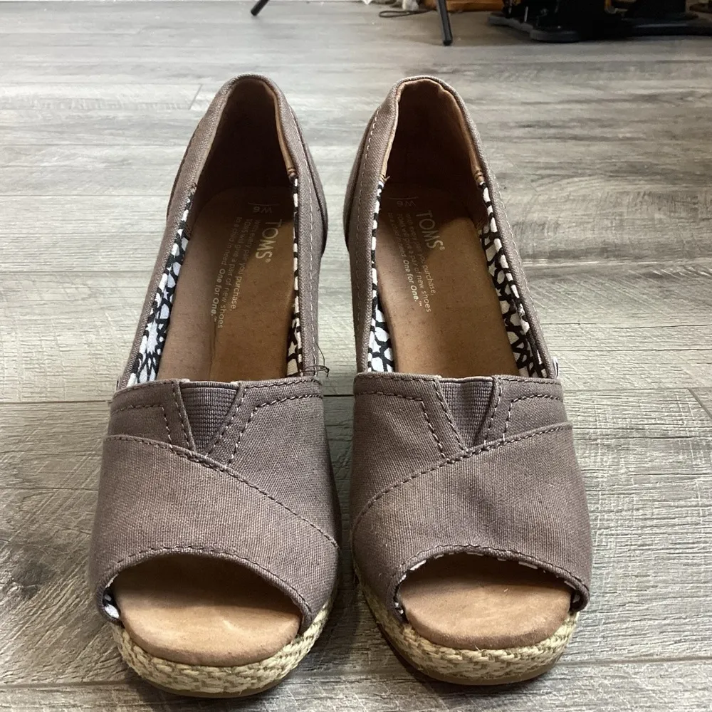 TOMS Wedge Espadrilles Open Toe Size 6 - Image 3