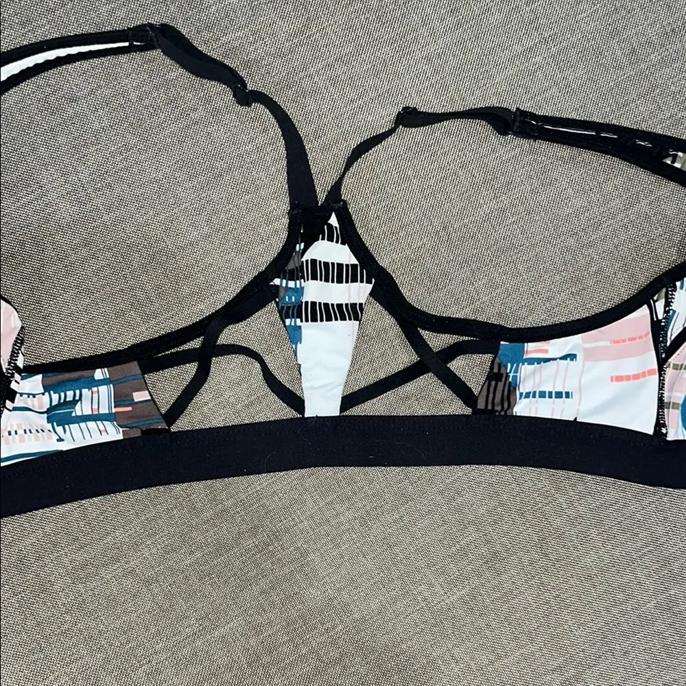Victoria's Secret Black and White Sports Bra with Geometric Design - Image 3