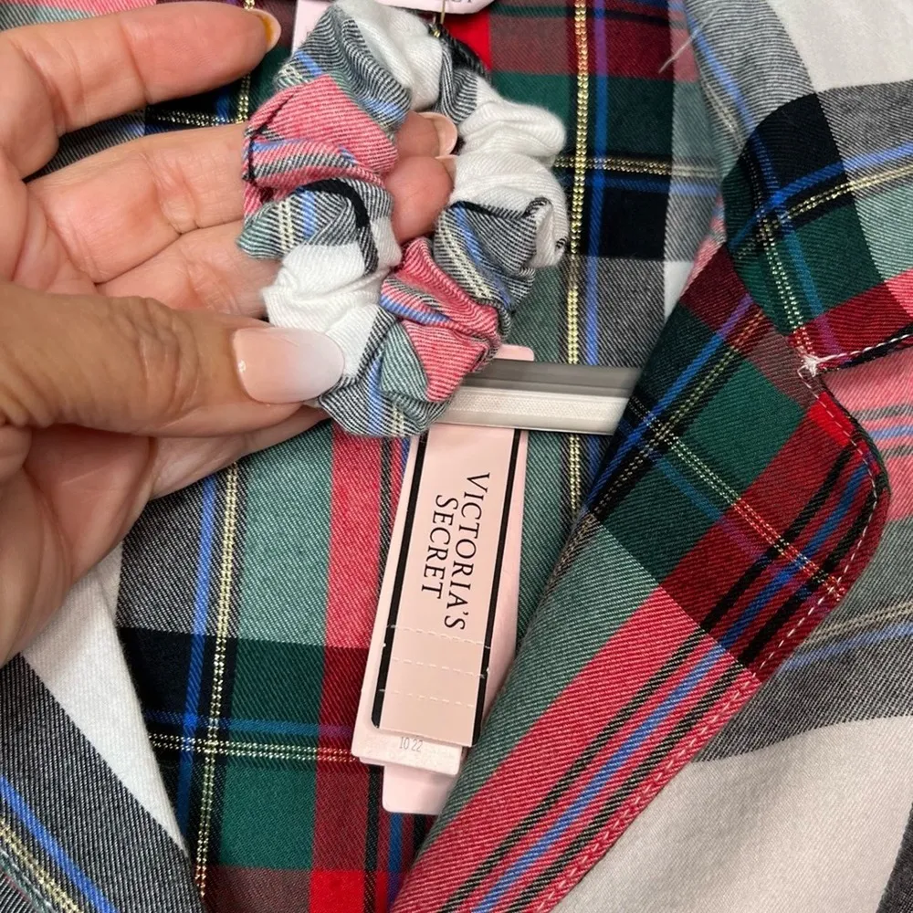 Victoria’s Secret Plaid Pajama Top With Matching Scrunchie XS - Image 11