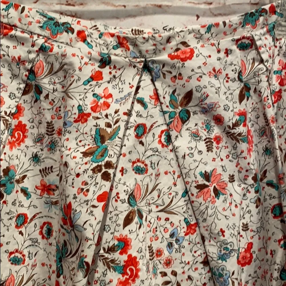 Gap mini floral full Skirt tucked back zipper - Image 2