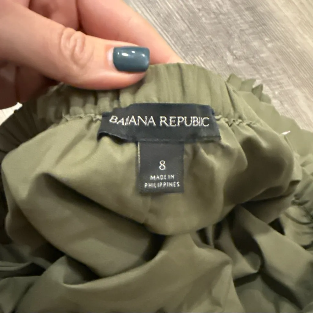 Banana Republic olive green Pleated Skirt - Image 3