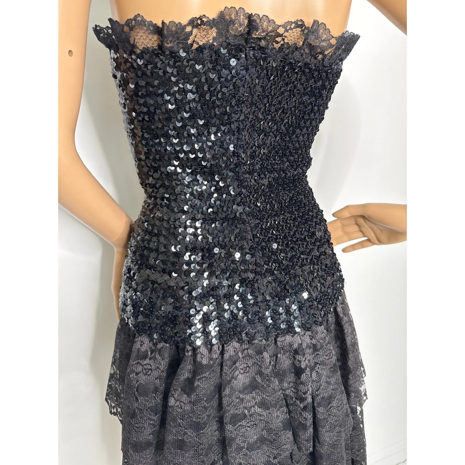Vintage Flirtations by Alfred Angelo Black Sequin Lace tiered Party Dress medium - Image 11