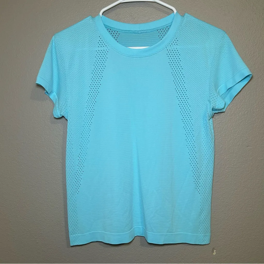 Lululemon Train To Be Cyan Blue Short Sleeve Shirt Women’s Size Small 6 - Image 4