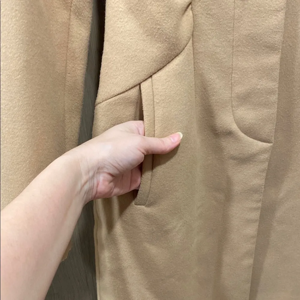 Elegant Tan Women's Coat - Image 2