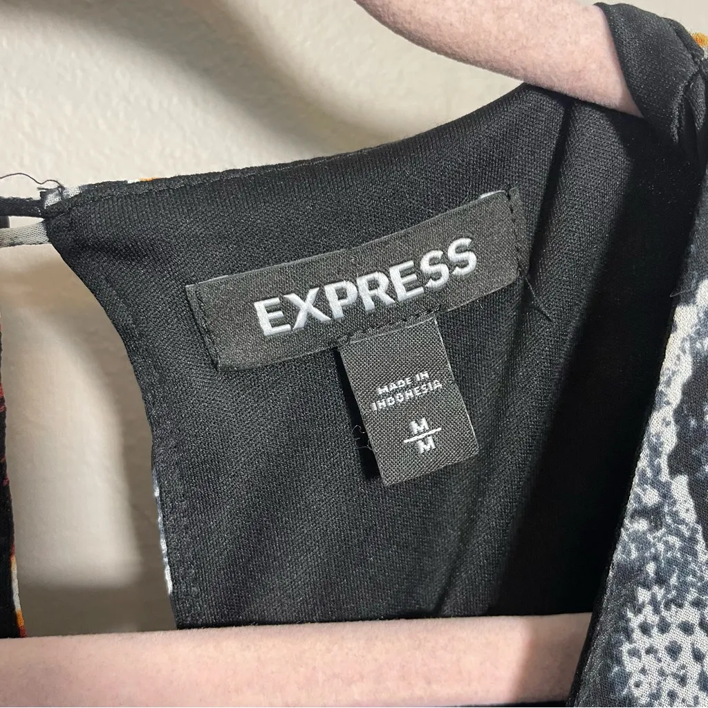 Express Leopard Snakeskin mixed Print V-Neck Jumpsuit - Image 10