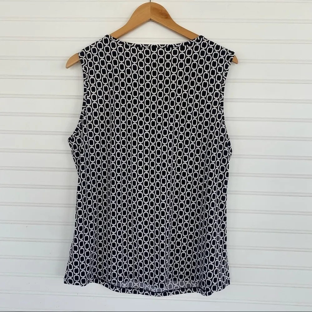 Sleeveless dressy top Size Large Black - Image 2