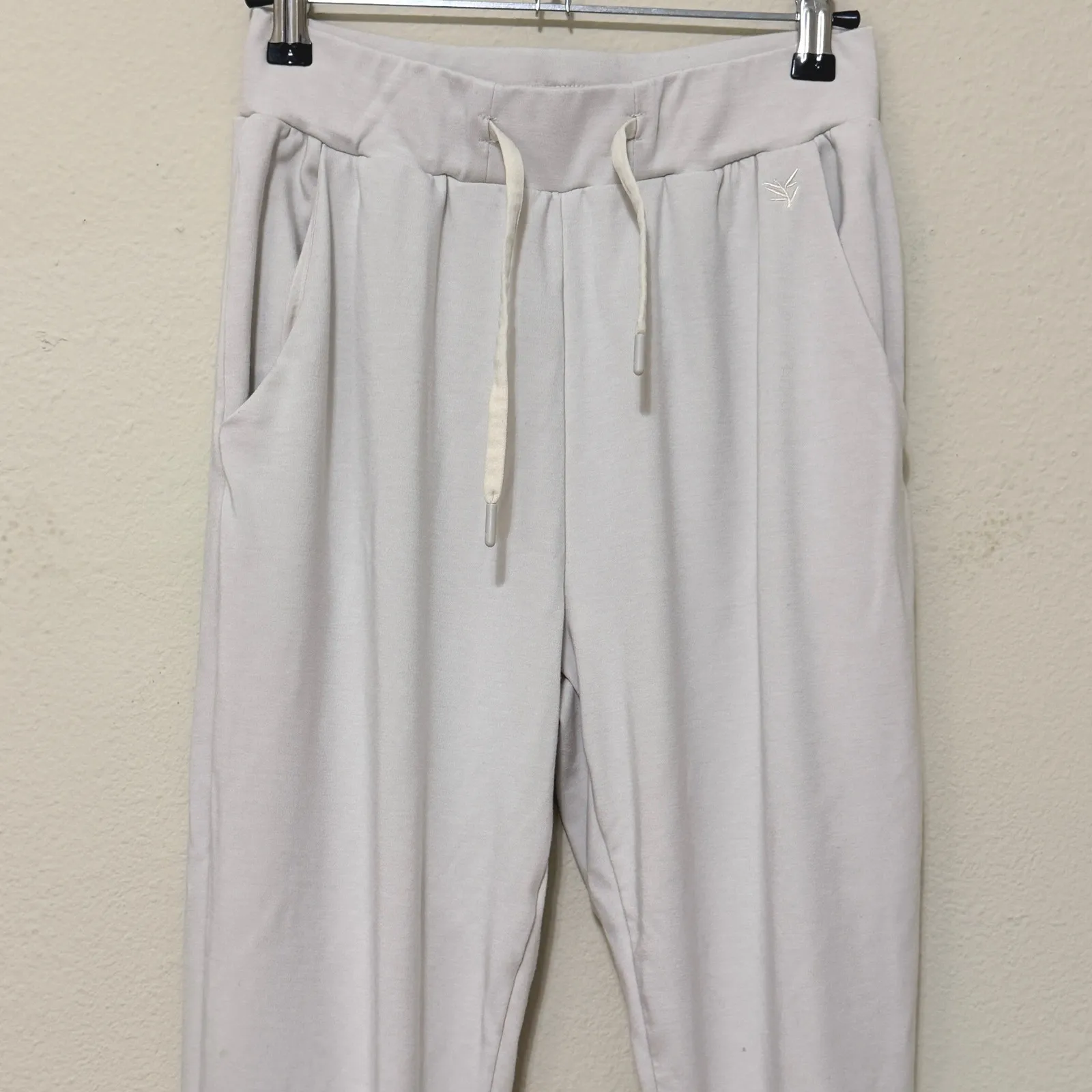 Cozy Earth Bamboo Lounge Jogger Pants Size XS Light Cream Drawstring Pockets - Image 4
