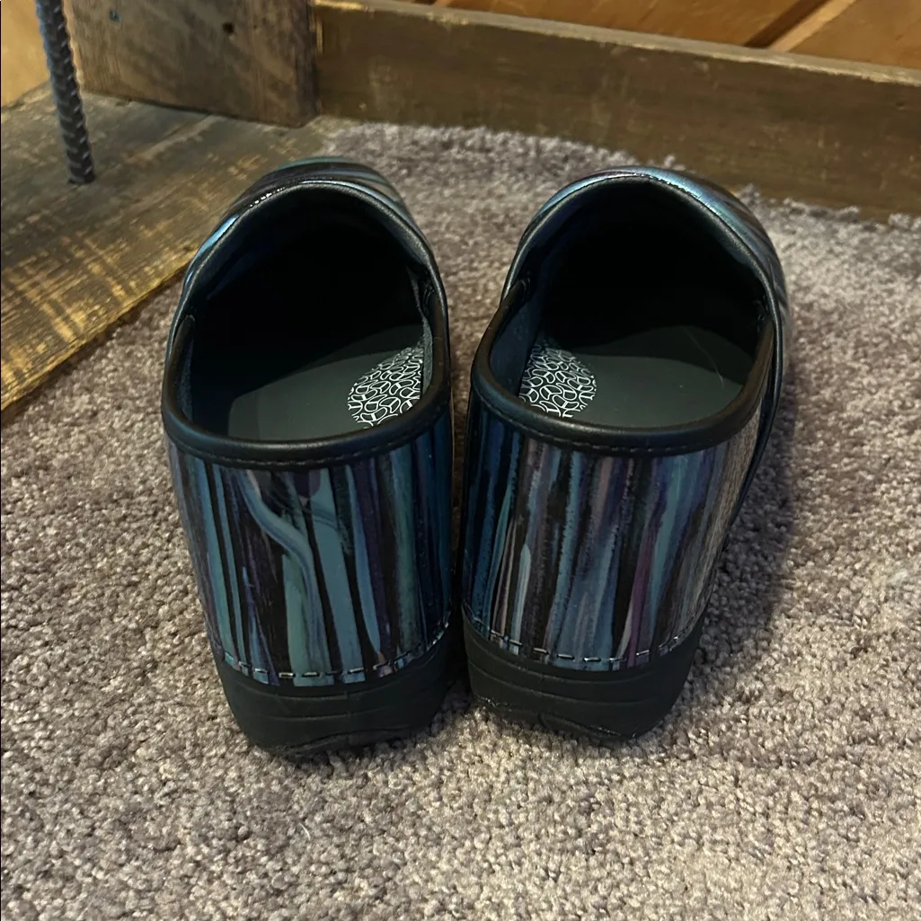 Dansko XP 2.0 teal striped slip on clogs - Image 6