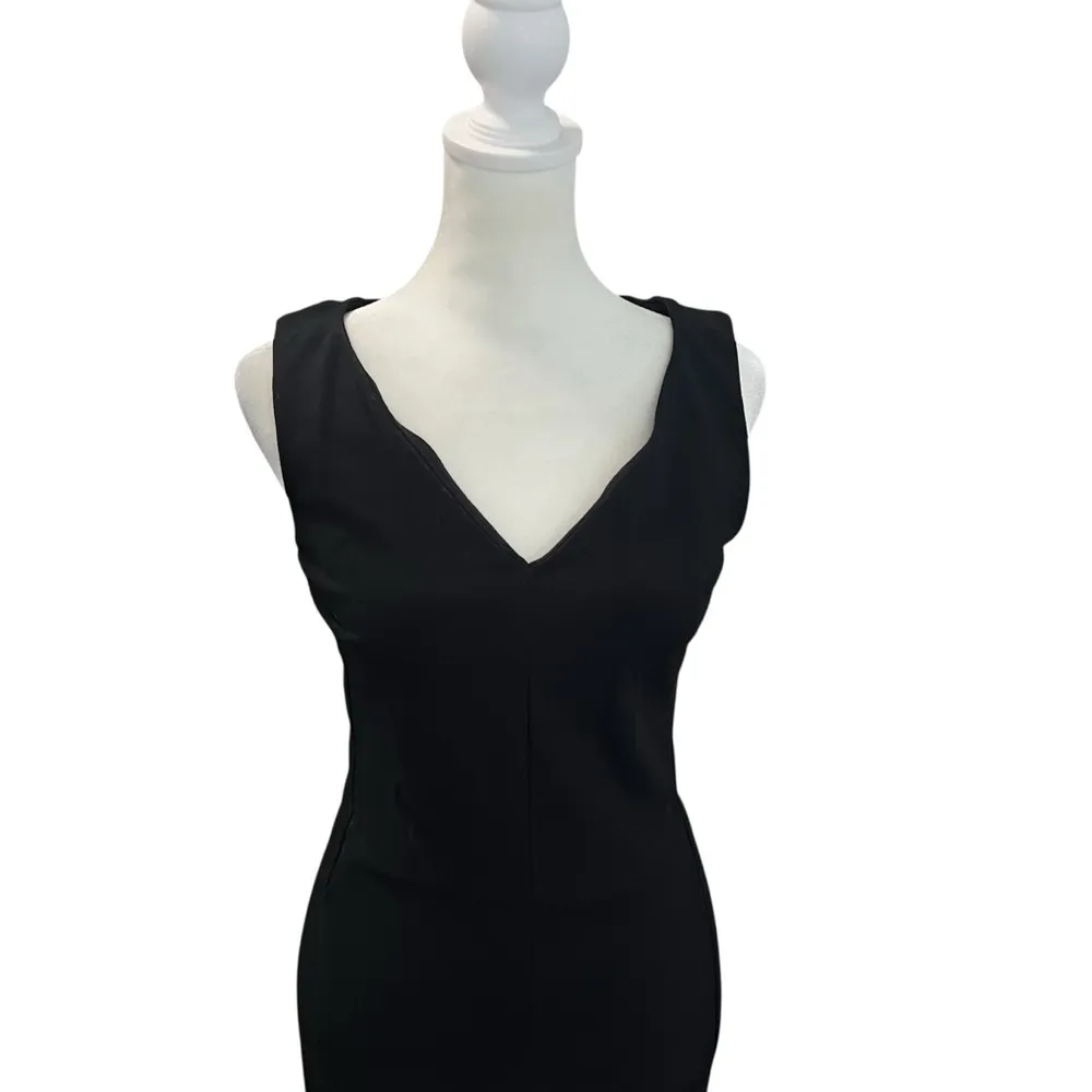 M.M.LaFleur Rachel Dress Black Ponte Sheath
Size 6 - Image 4