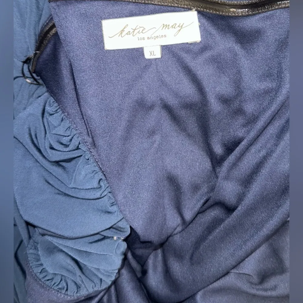 NWOT Katie May Alana Asymmetric Off the Shoulder ruched midi Dress sz XL - Image 4