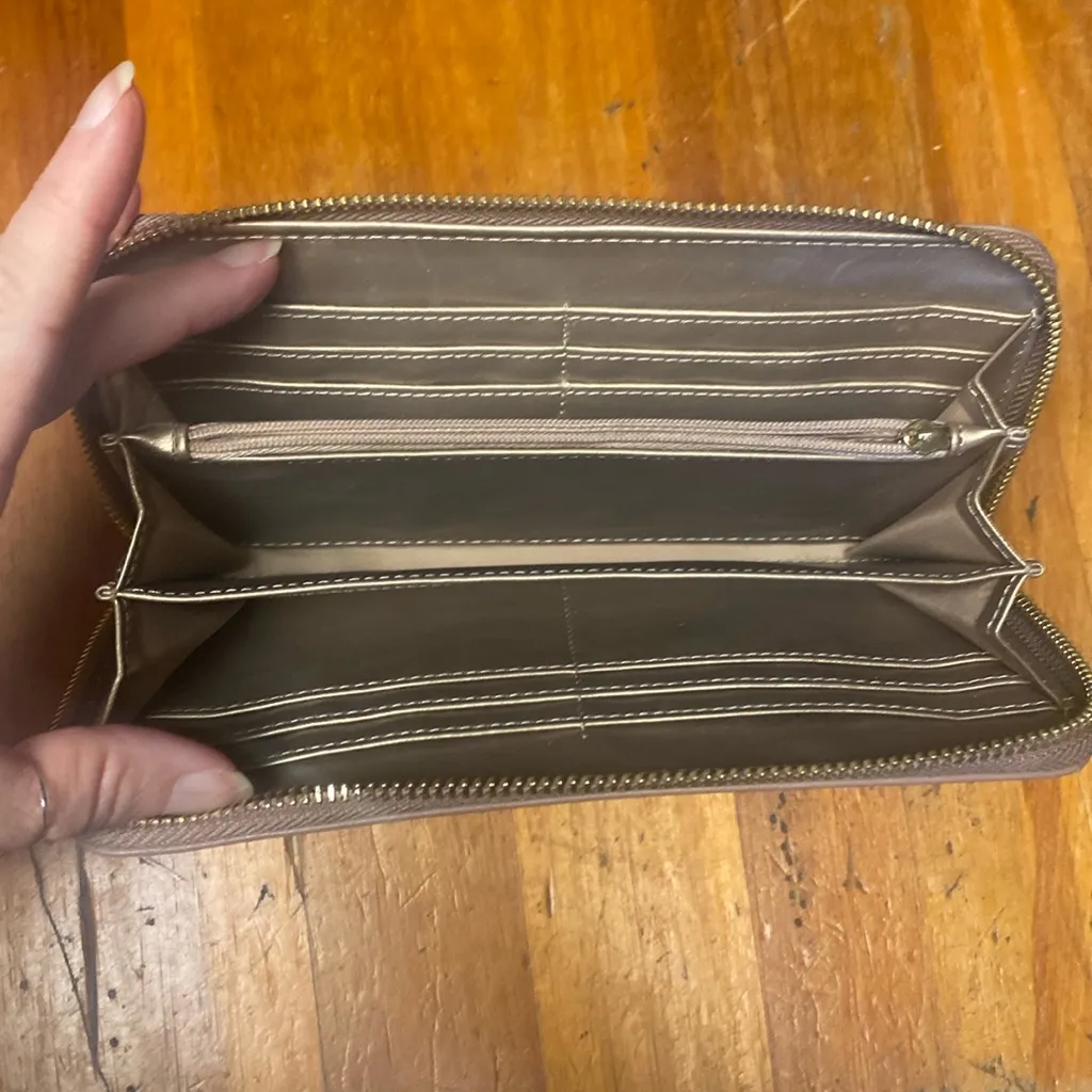 Super cute nwot Anne Klein wallet - Image 2