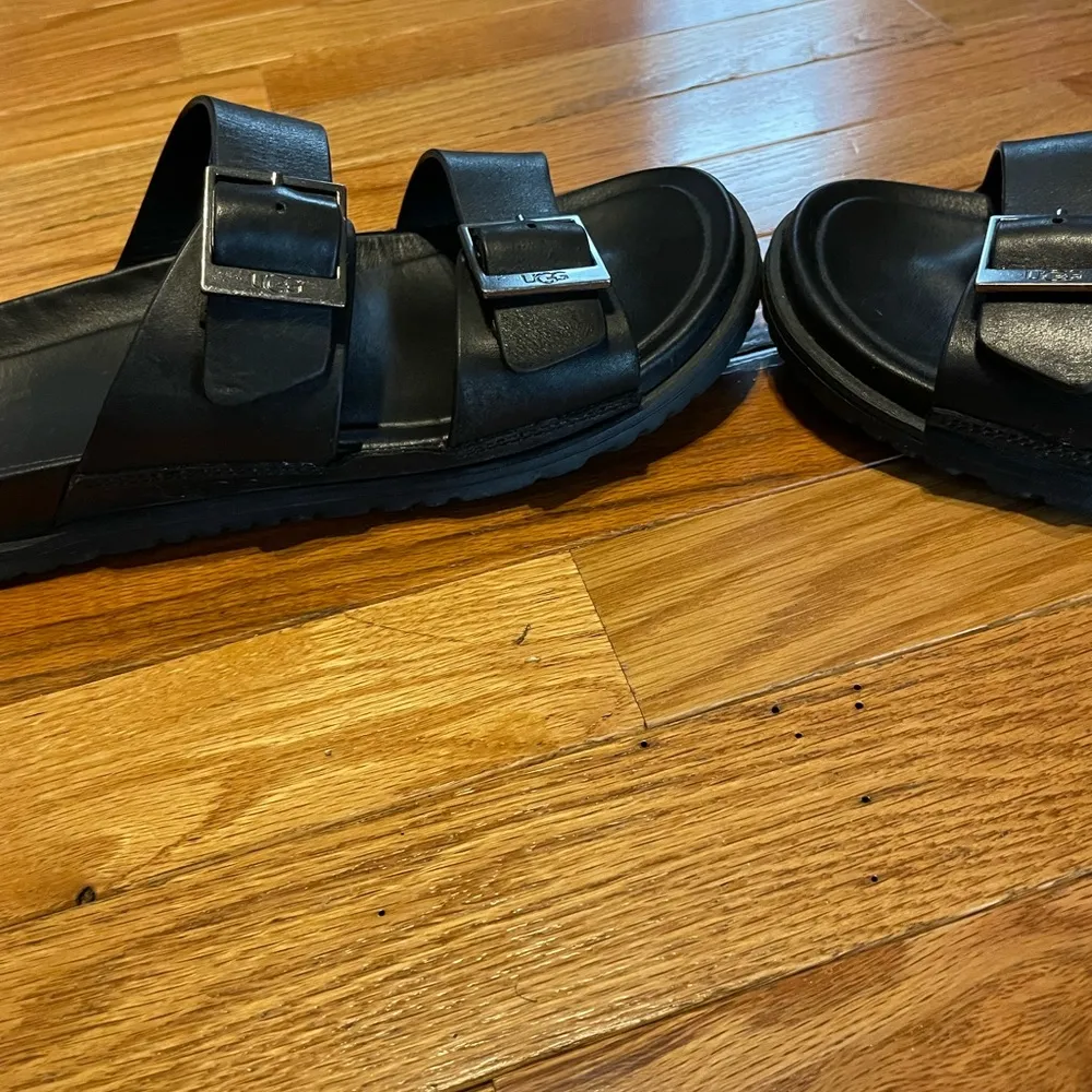 UGG Wainscott Buckle Slide - Image 4