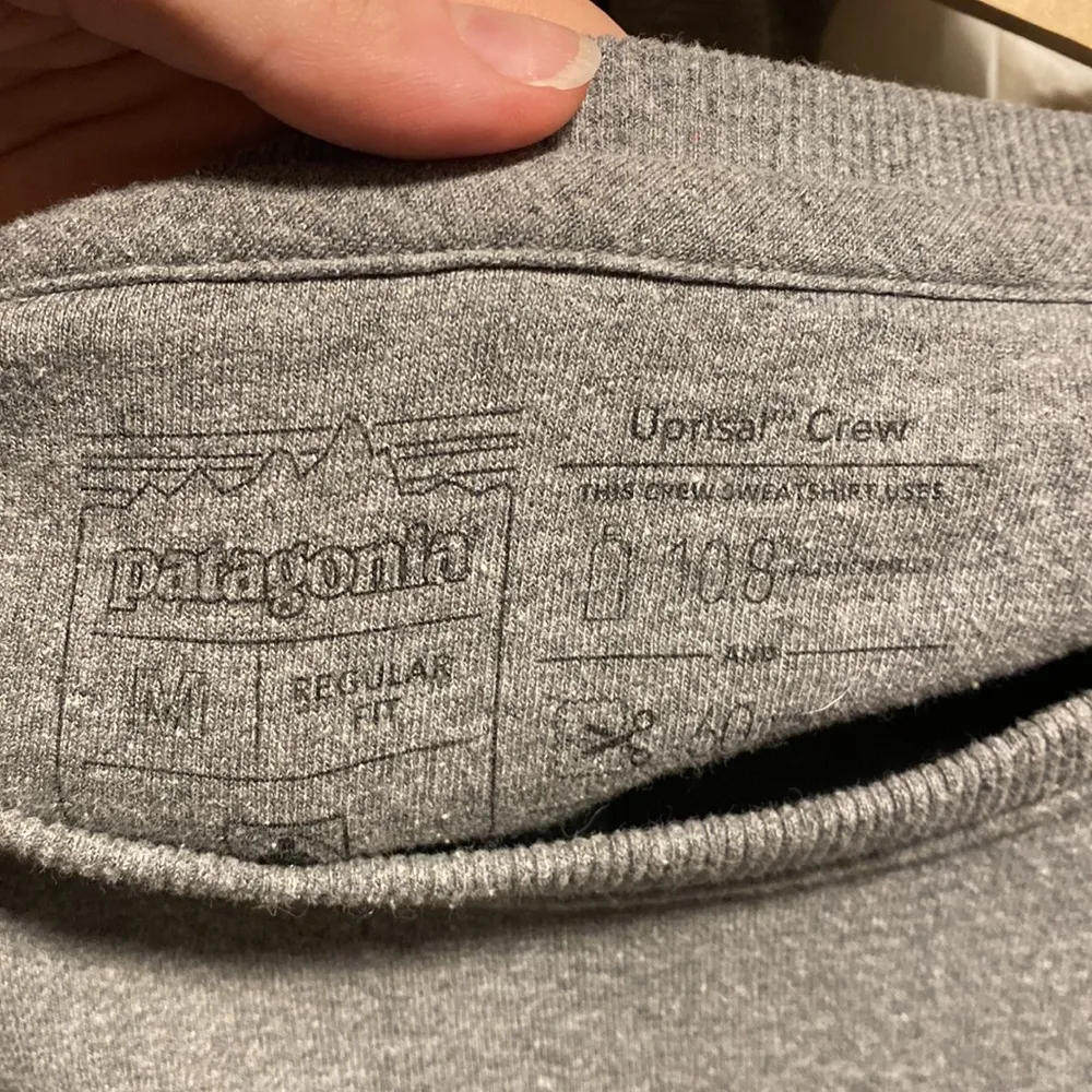 •  • W’s Uprisal Crew Sweatshirt Medium - Image 5
