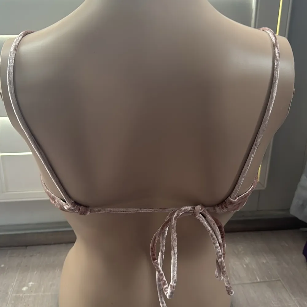 No Boundaries Women’s NoBo Blush Pink Velvet Cheetah Print Swim Bikini Top Sz M - Image 4