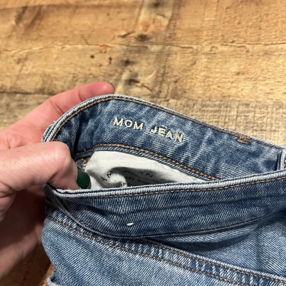 American Eagle's | Women's Medium Wash Denim Busted Knees Mom Jeans Sz 6 - Image 5