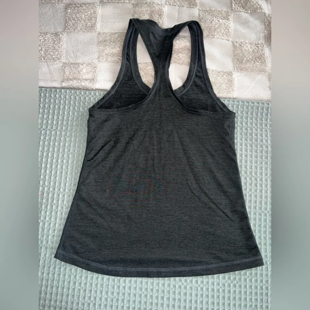 Vuori lux performance tank top - Image 4