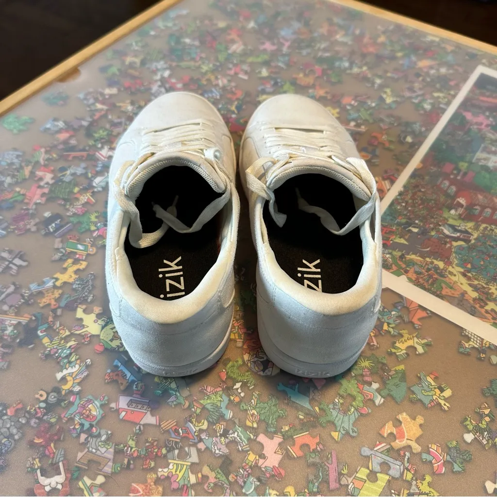 Kizik Hands - Image 12