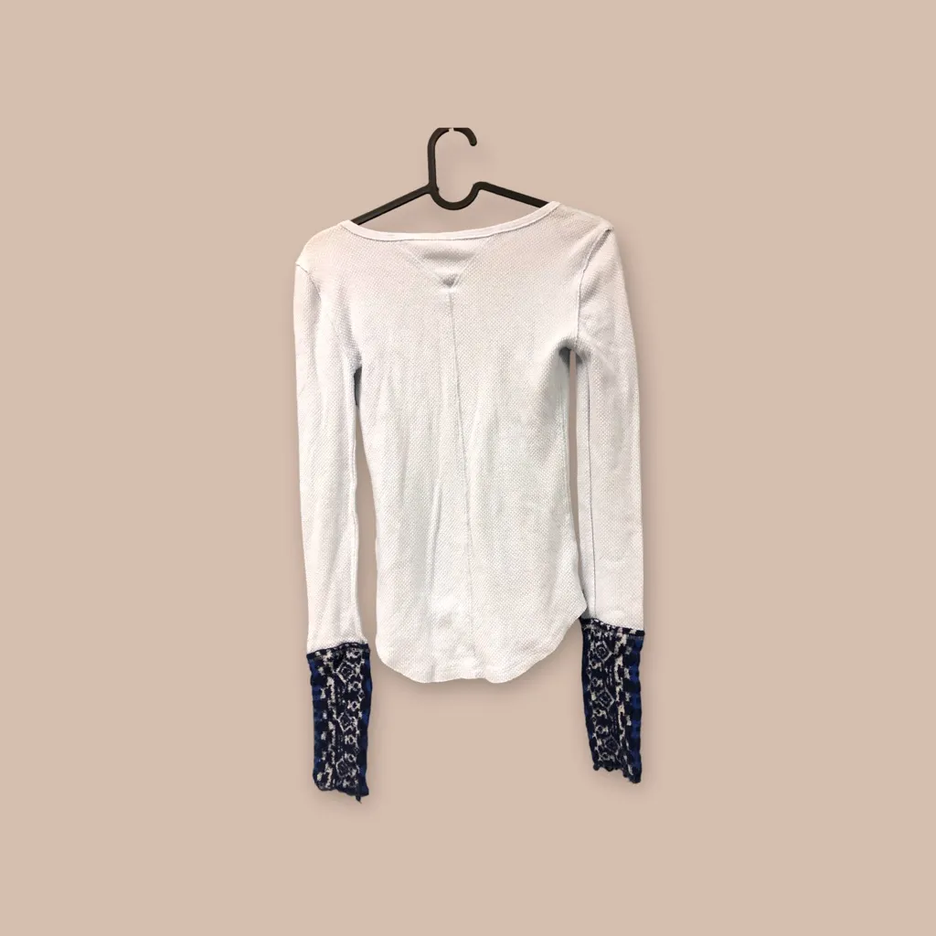 WE THE FREE‎  people SZ XS BLUE WAFFLE KNIT V-NECK SWEATER CUFF SLEEVE BOHO TOP - Image 2