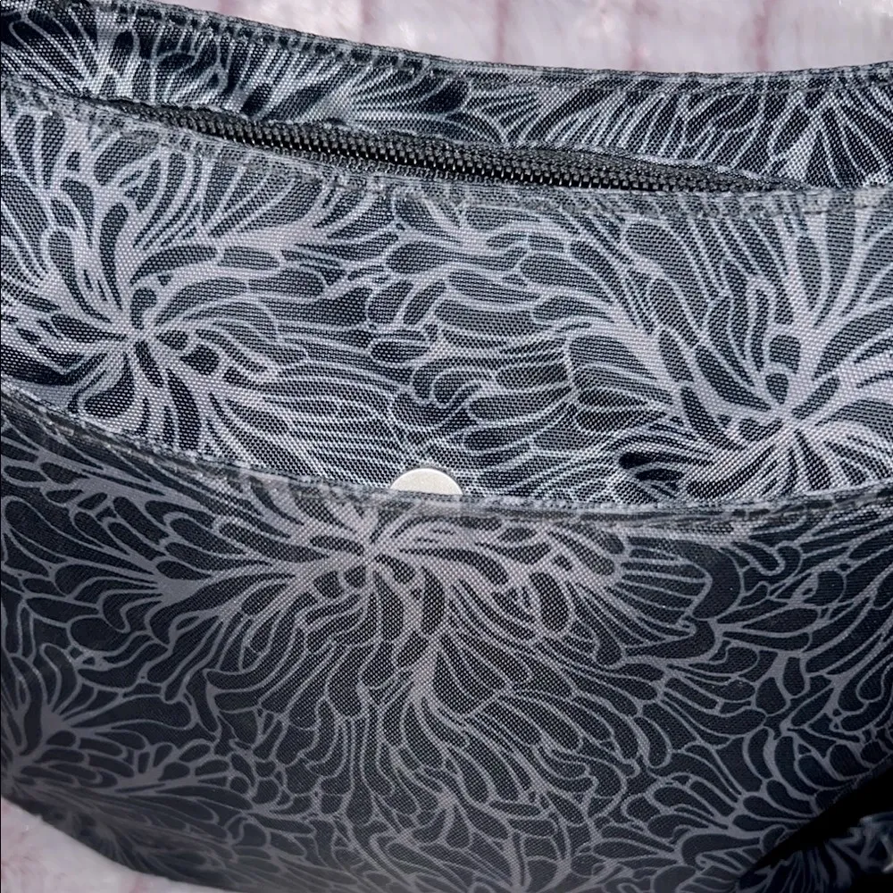 Baggallini Black Crossbody Bag with Elegant Textured Design - Image 9