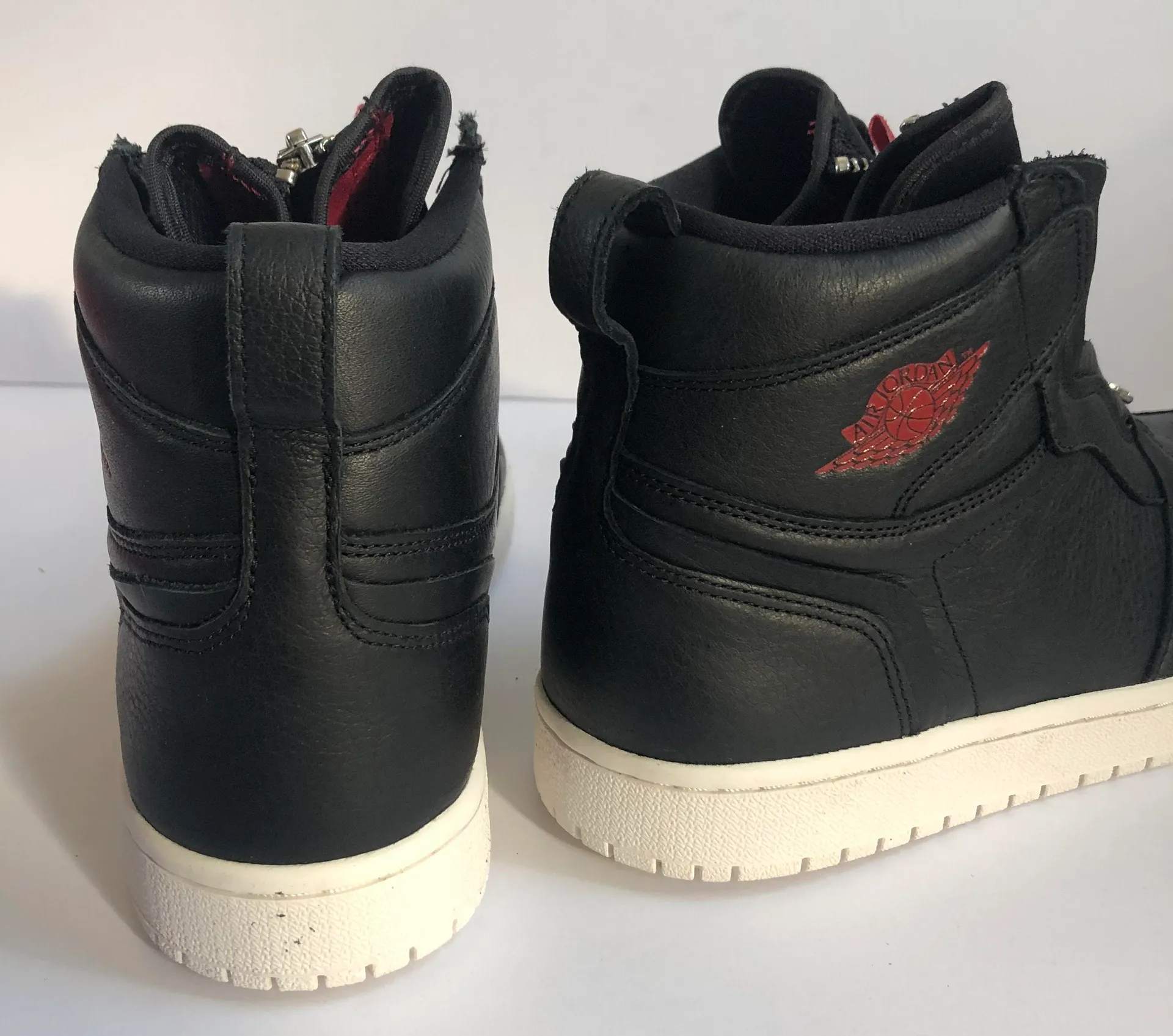 Air Jordan 1 - Image 4