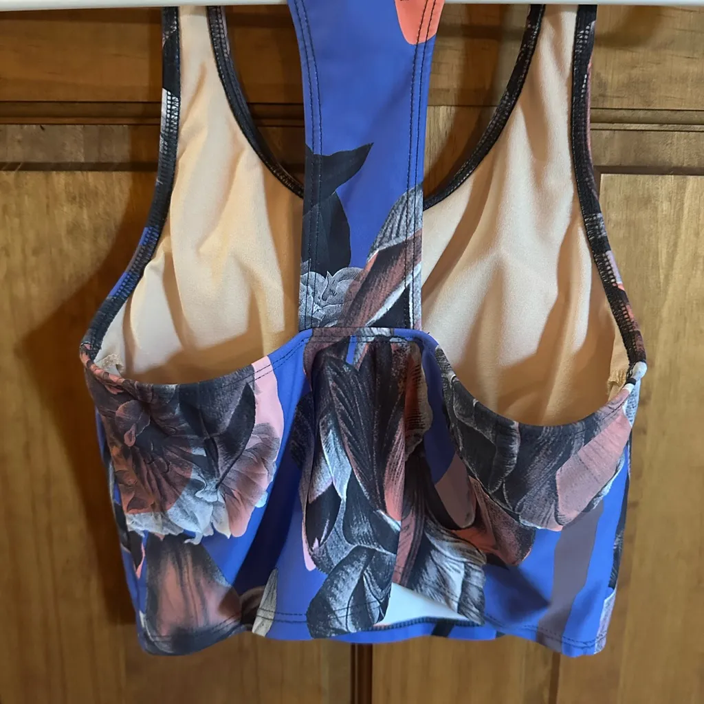 Kortni Jeane swimsuit top! Blue Hawaiian floral racer back top womens size small - Image 6