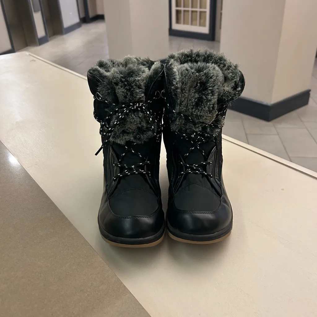 Black and Gray Fur - Image 2